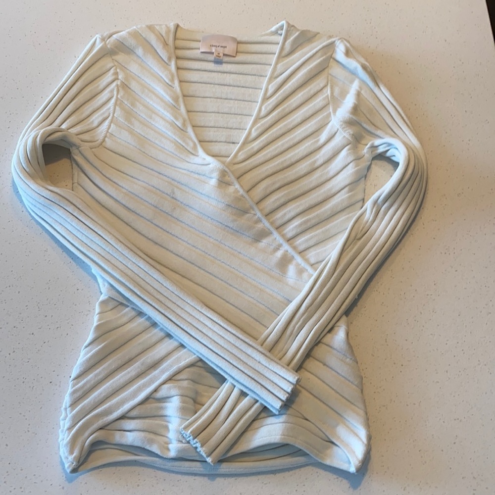 Cinq a sept Sweater Shirt with key hole lower back